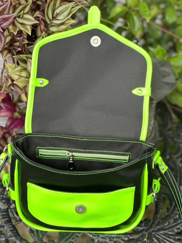 The Harlowe Crossbody (SVG, Projector Files & Video Included)