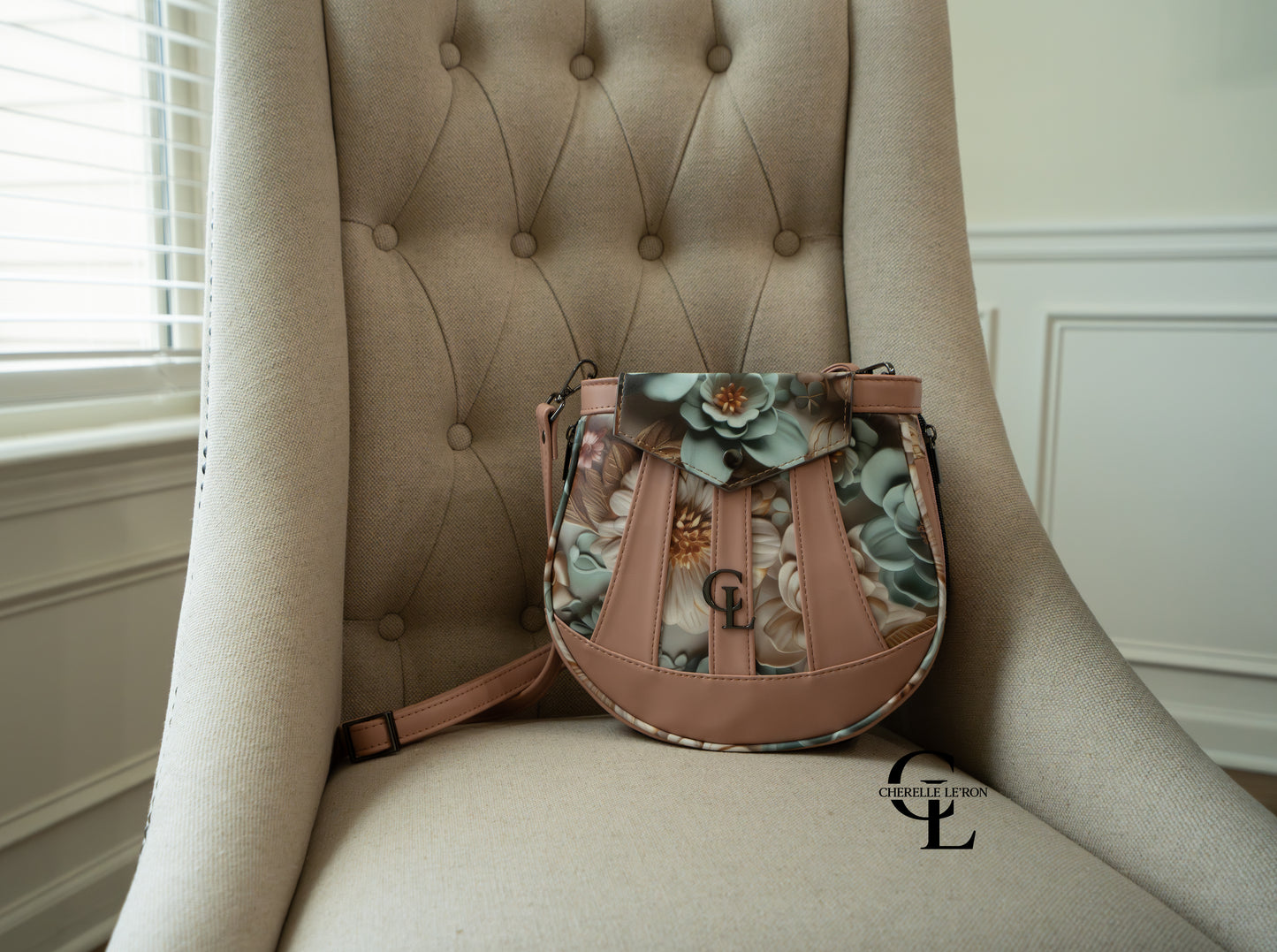Tatum Crossbody PDF Sewing Pattern (SVG Files, Instructions & Video Tutorial Included)